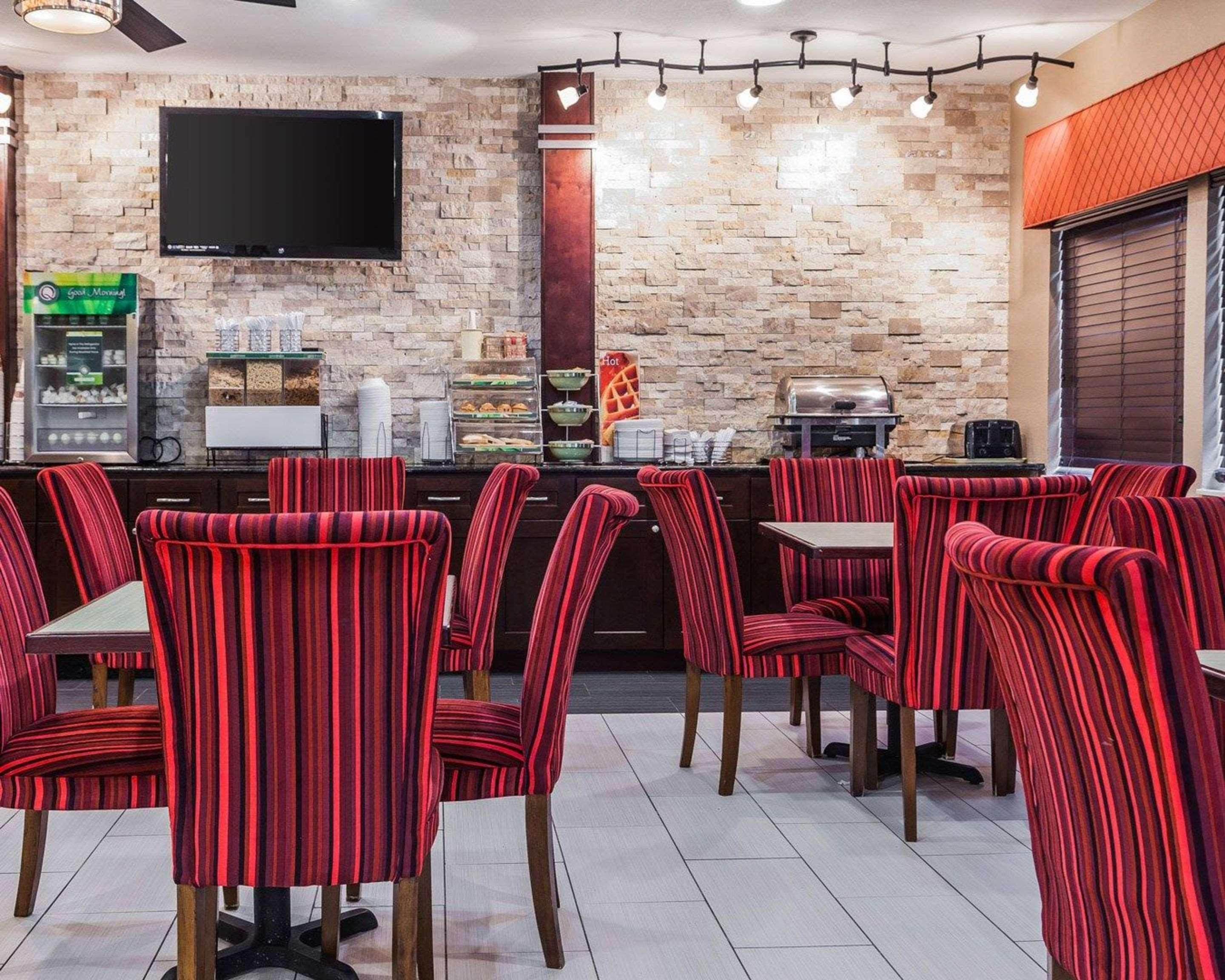 Quality Inn & Suites Des Moines Airport Luaran gambar